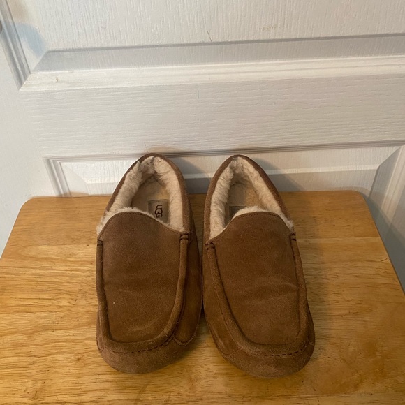 Uggs Slipper slide ons - Picture 2 of 3